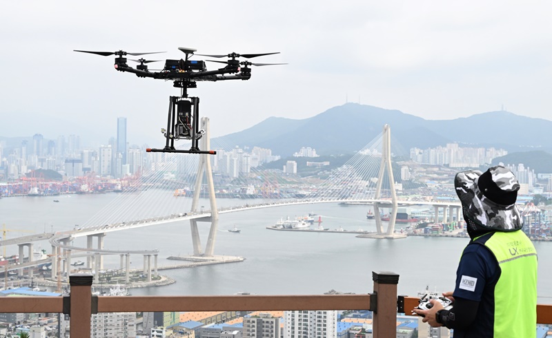 한국국토정보공사 지적재조사지구 현장 시연회 드론 활용-국제신문